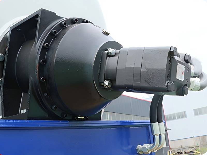 Xe trộn bê tông tự nạp di động 1,5M3
