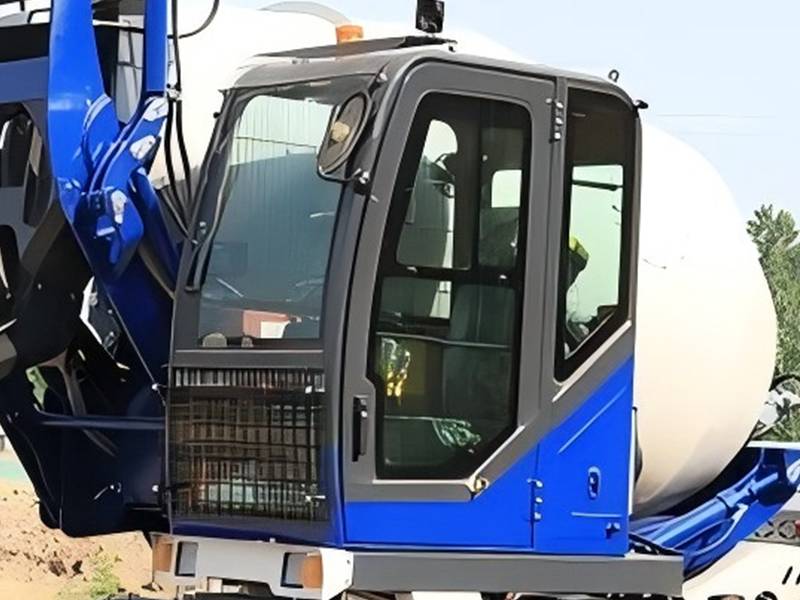 Xe trộn bê tông tự nạp di động 1,5M3
