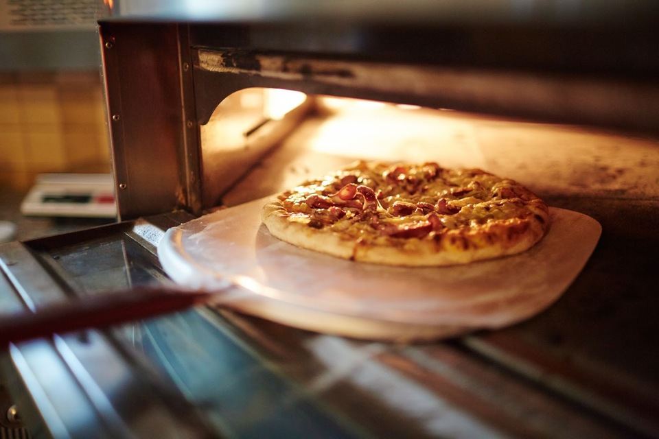 Lò nướng bánh pizza
