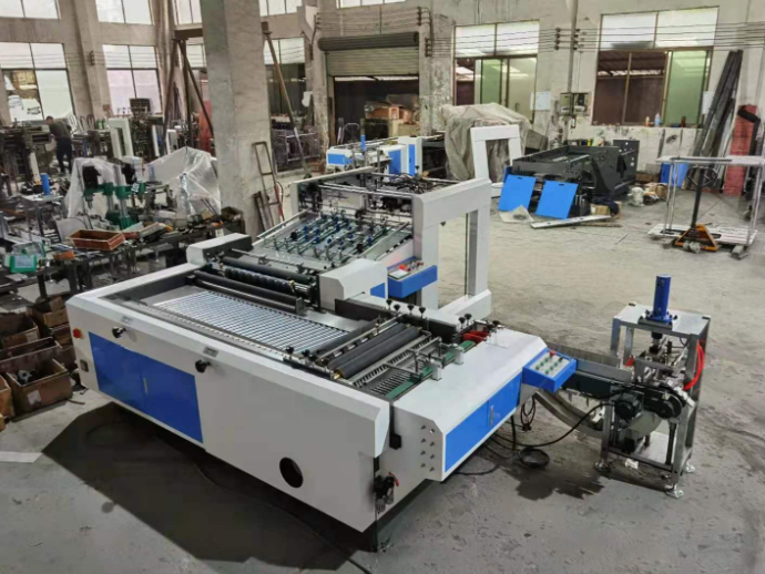 Máy cắt thẻ bài